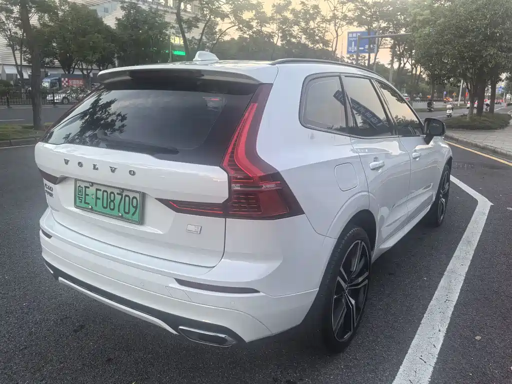 Volvo XC60 Plug-In Hybrid 2021 — фото 7
