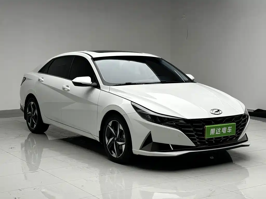 Hyundai Elantra 2023 — фото 3