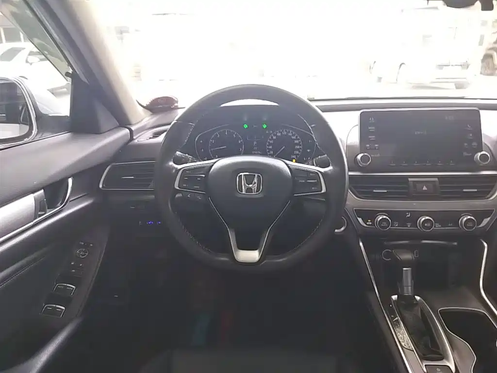 Honda Accord 2019 — фото 11