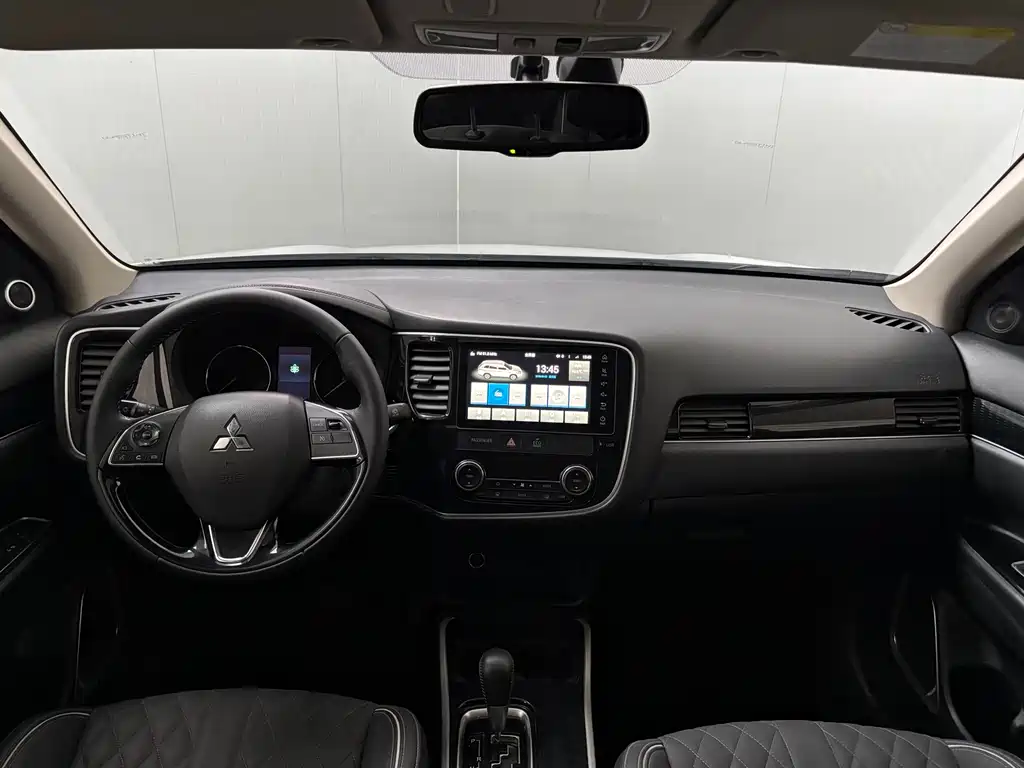 Mitsubishi Outlander 2022 — фото 15