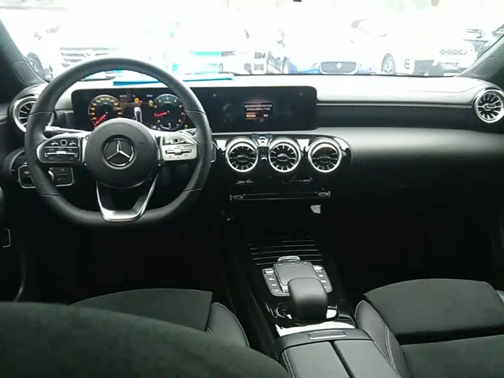 Mercedes-Benz A-Class 2023 — фото 10