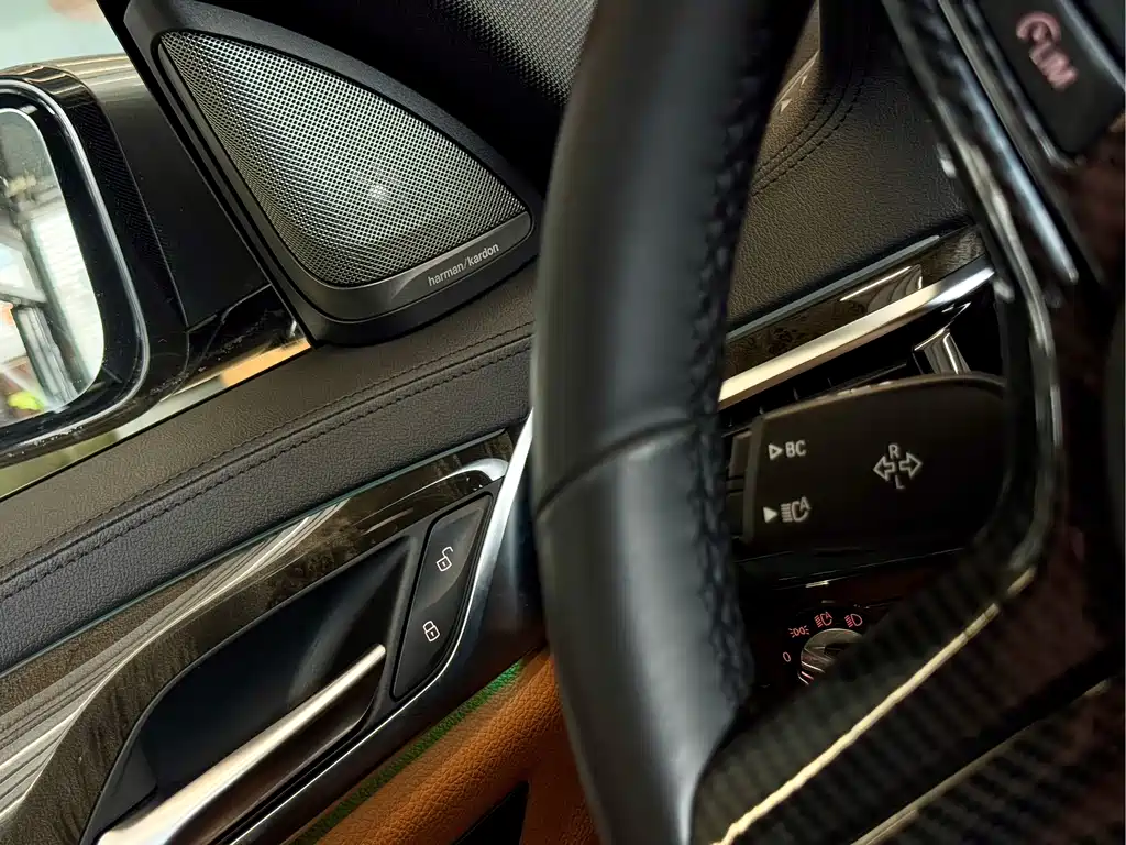 BMW 6 Series GT 2018 — фото 16
