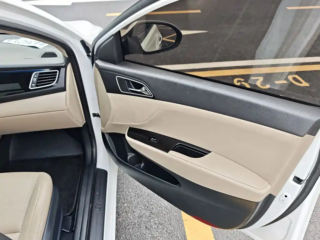 Hyundai Mistra 2015 — фото 16