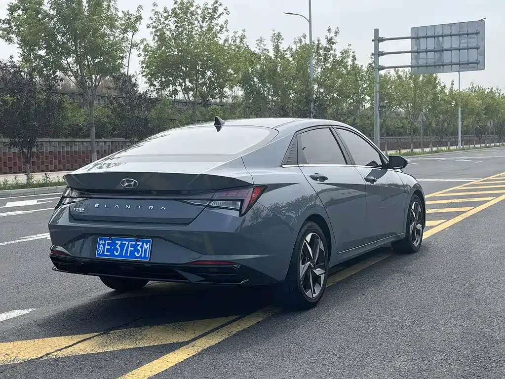 Hyundai Elantra 2022 — фото 16