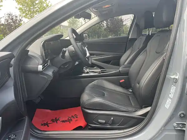 Hyundai Elantra 2022