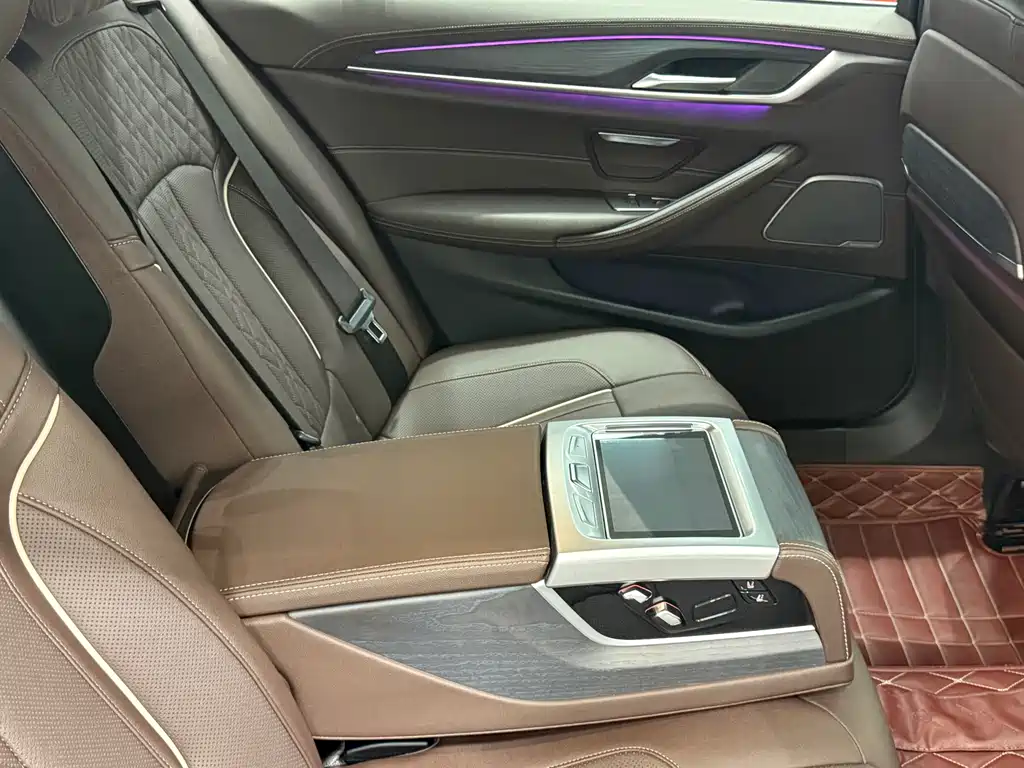 BMW 5 Series 2021 — фото 13