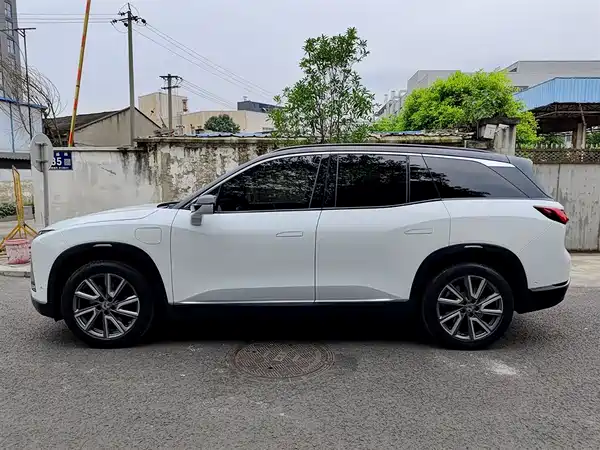 NIO ES8 2022