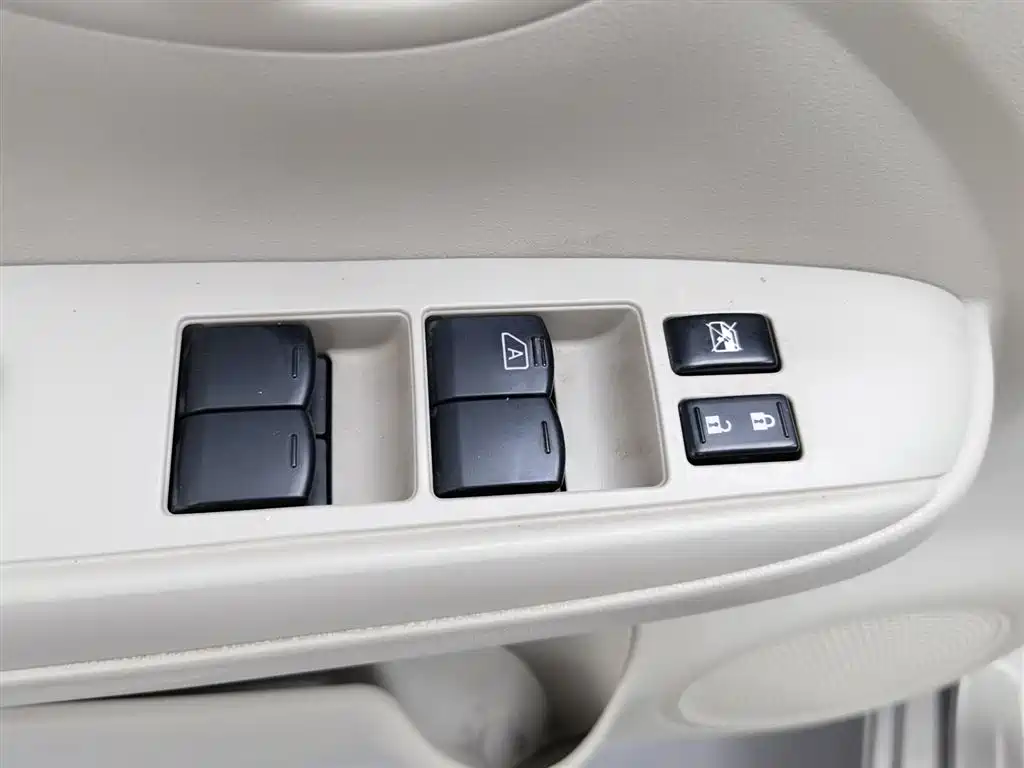 Nissan Sunny 2017 — фото 9