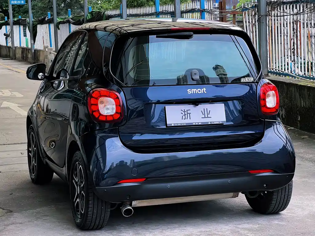 smart Fortwo 2017 — фото 15