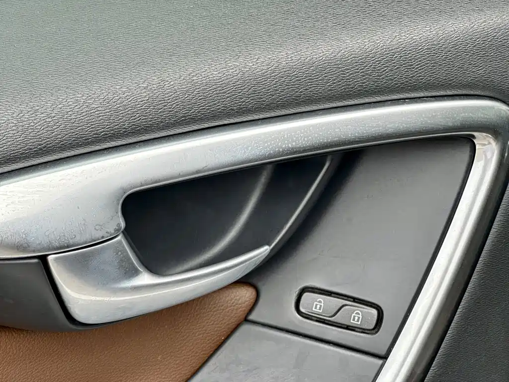 Volvo XC60 2014 — фото 21