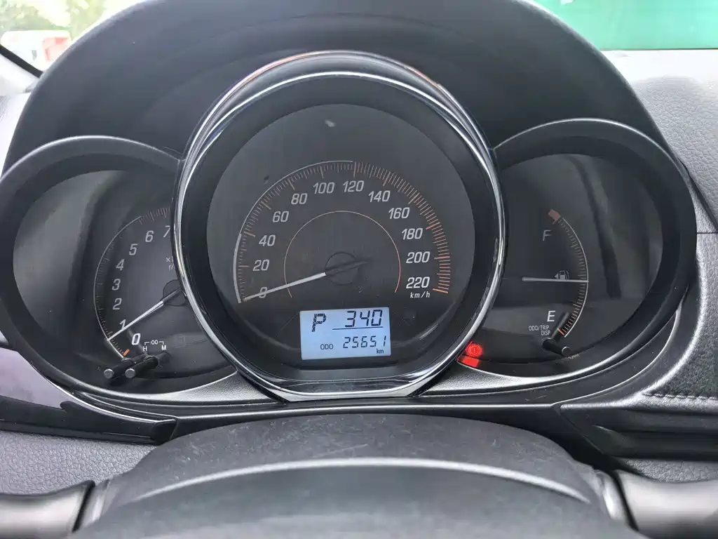 Toyota Yaris L 2020 — фото 11