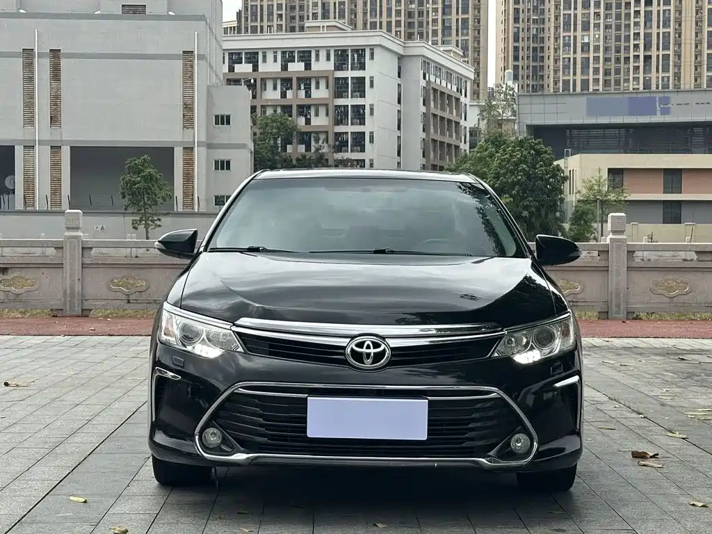 Toyota Camry 2016 — фото 2