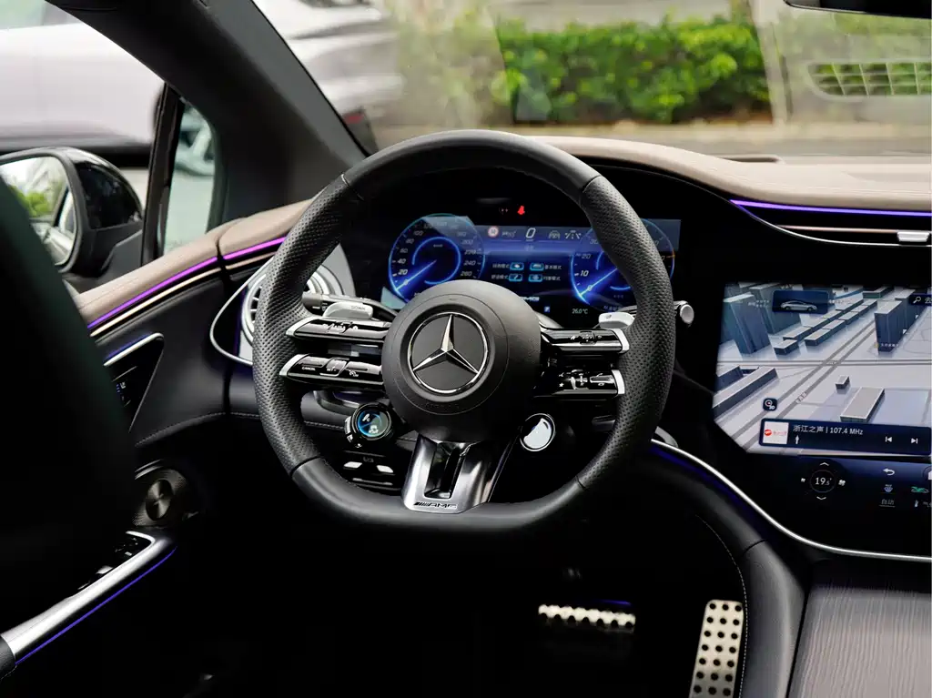 Mercedes-Benz EQE AMG 2025 — фото 15