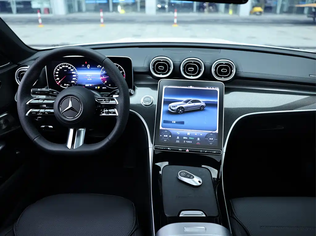 Mercedes-Benz C-Class 2023 — фото 10