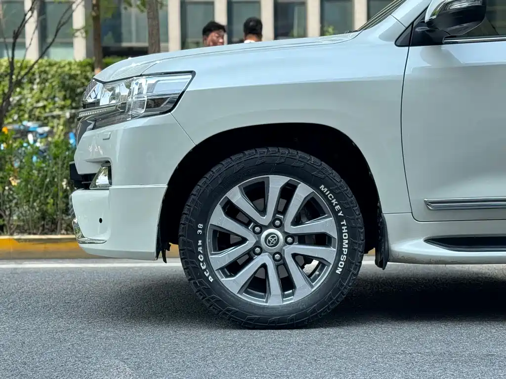 Toyota Land Cruiser 2017 — фото 6