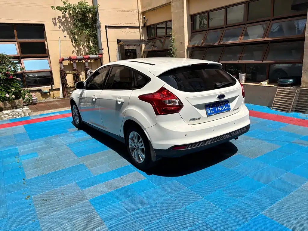 Ford Focus 2015 — фото 13