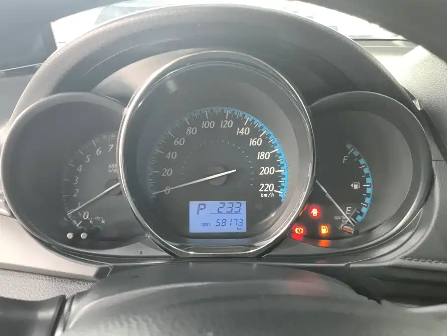 Toyota Yaris L 2016 — фото 14