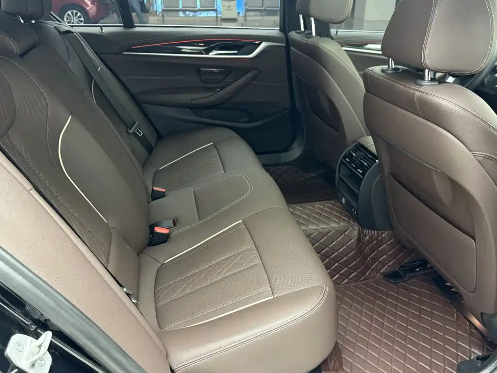 BMW 5 Series 2021 — фото 15