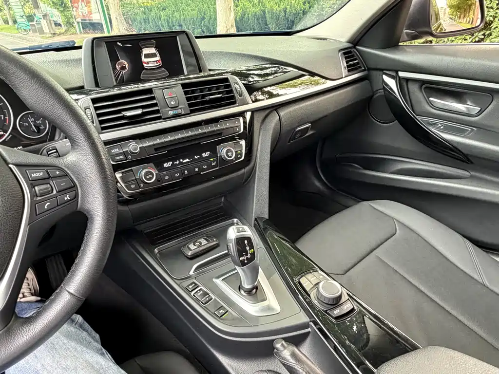 BMW 3 Series 2017 — фото 11