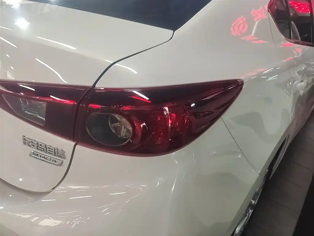 Mazda 3 Axela 2018 — фото 8