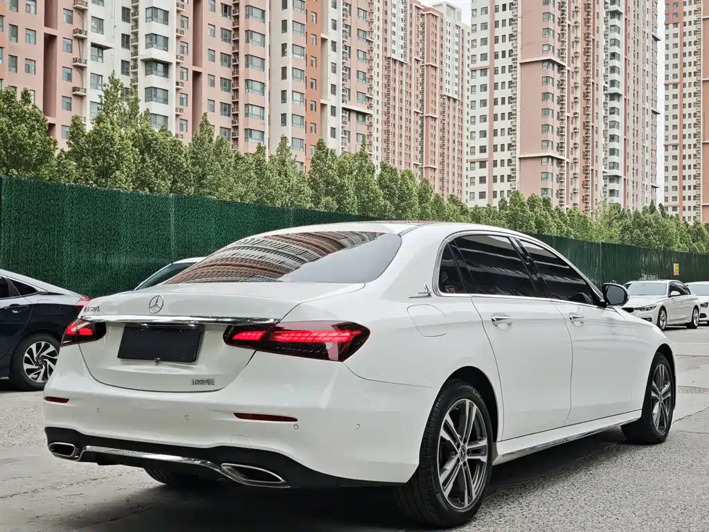 Mercedes-Benz E-Class 2023 — фото 8