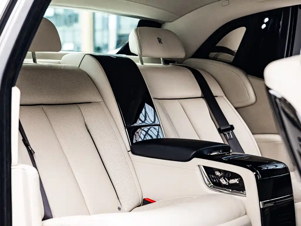 Rolls-Royce Phantom 2018 — фото 17