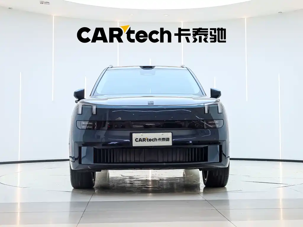 Lynk & Co 900 2025