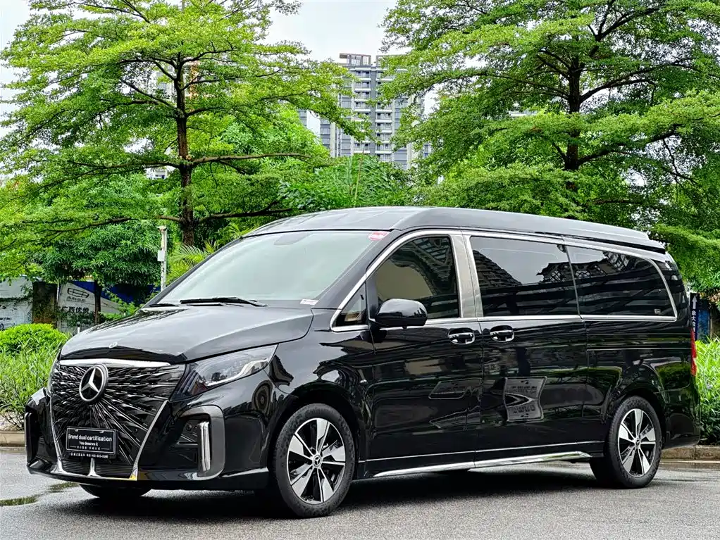 Mercedes-Benz V-Class 2023 — фото 1