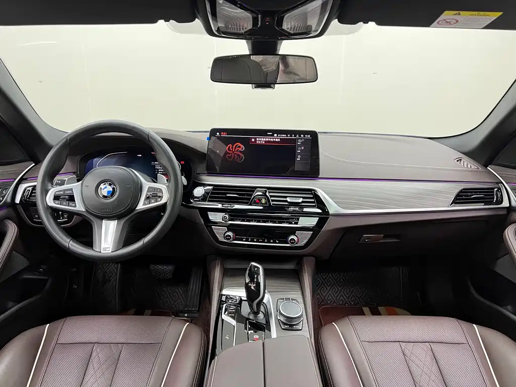 BMW 5 Series 2022 — фото 16