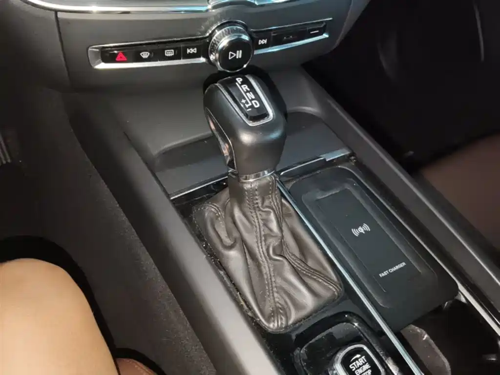 Volvo XC60 2019 — фото 14
