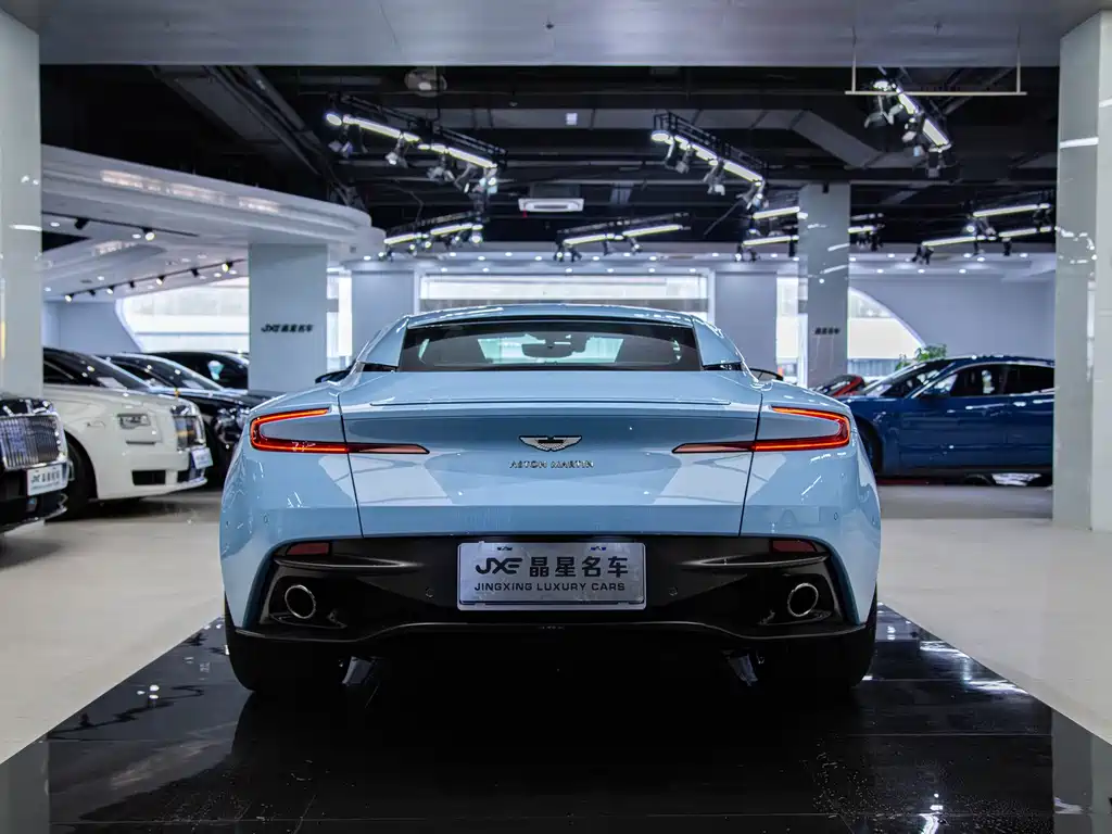 Aston Martin DB11 2019 — фото 13