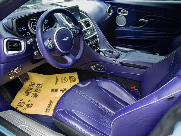 Aston Martin DB11 2019