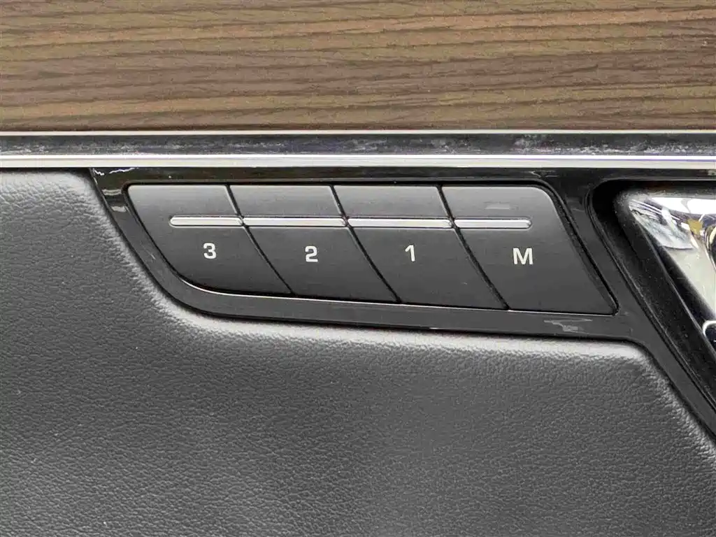 Jaguar XJ 2015 — фото 14