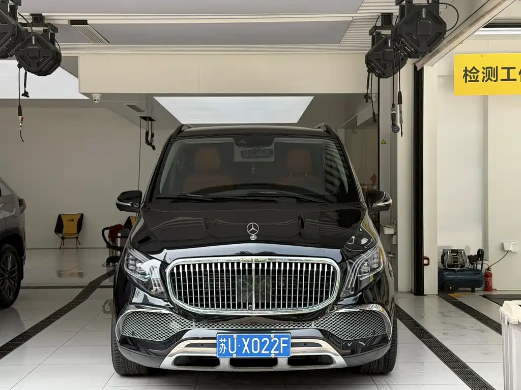 Mercedes-Benz V-Class 2023 — фото 1