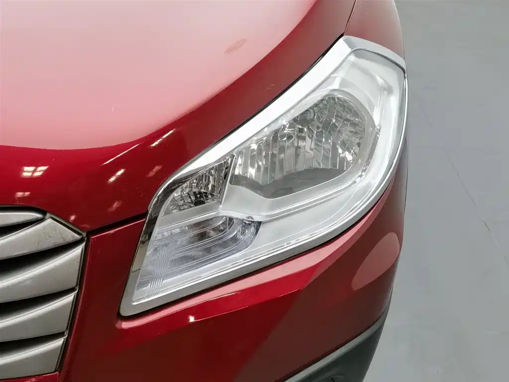 Suzuki S-Cross 2015