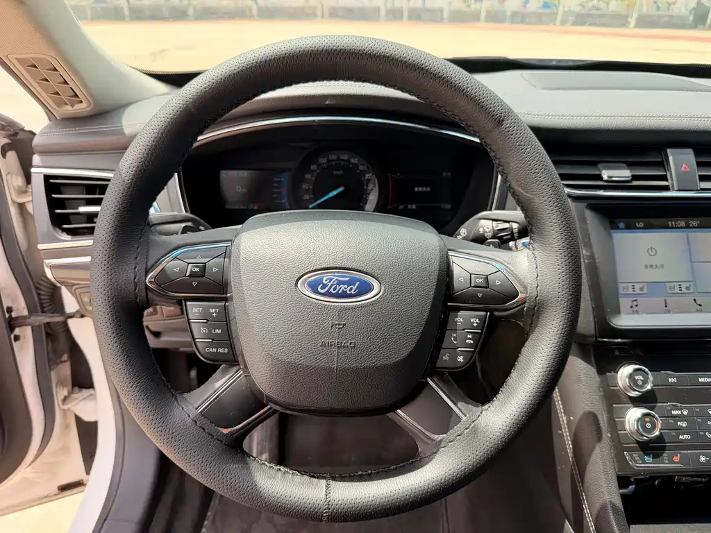 Ford Taurus 2018 — фото 11