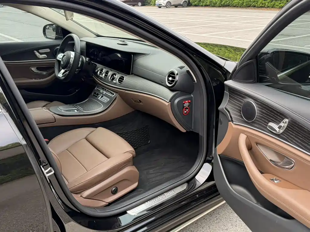 Mercedes-Benz E-Class 2019 — фото 12