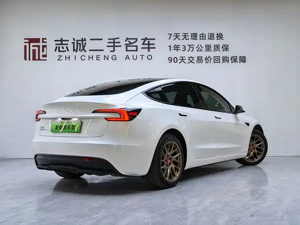 Tesla Model 3 2024