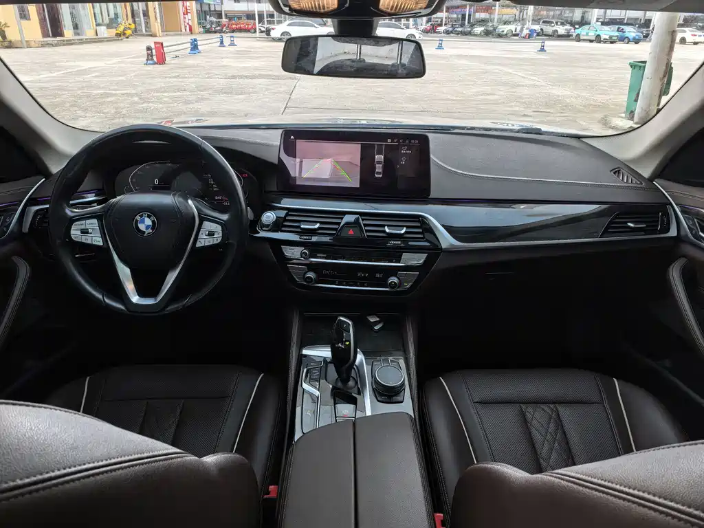 BMW 5 Series 2021 — фото 10