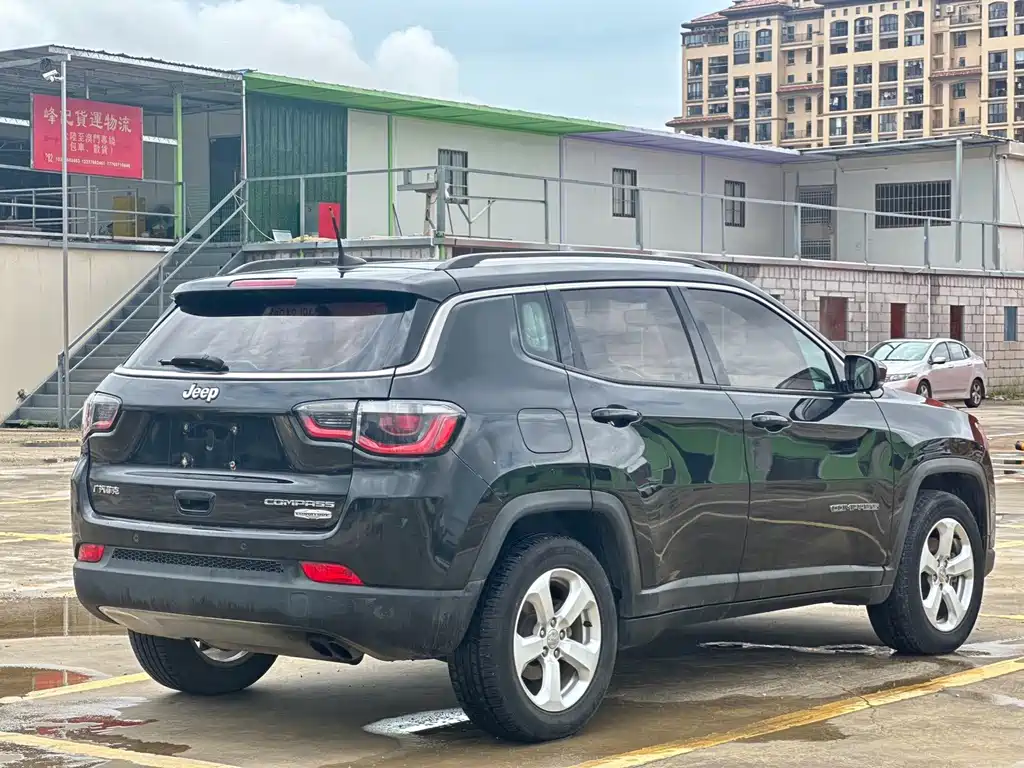 Jeep Compass 2017 — фото 16
