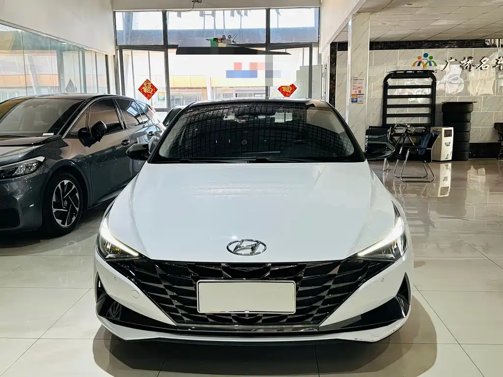 Hyundai Elantra 2022