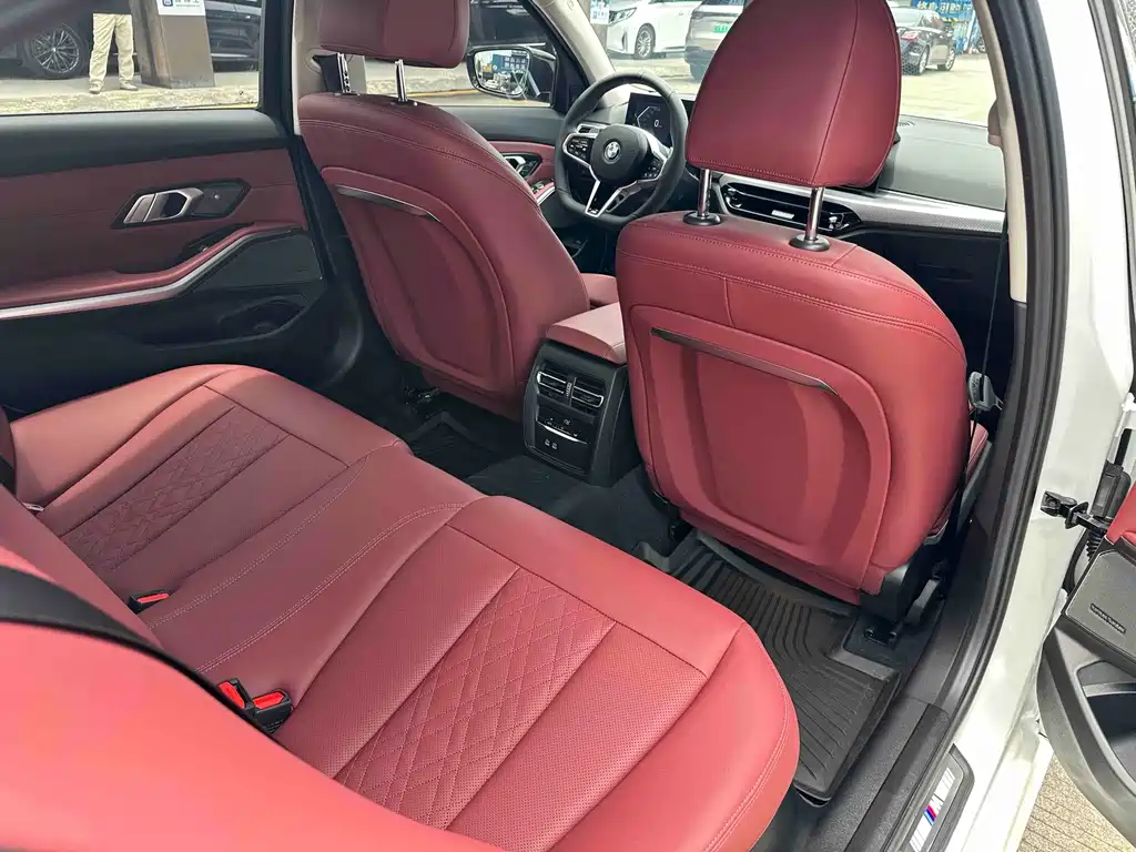 BMW 3 Series 2025 — фото 11