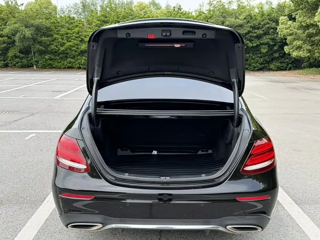 Mercedes-Benz E-Class 2019 — фото 10