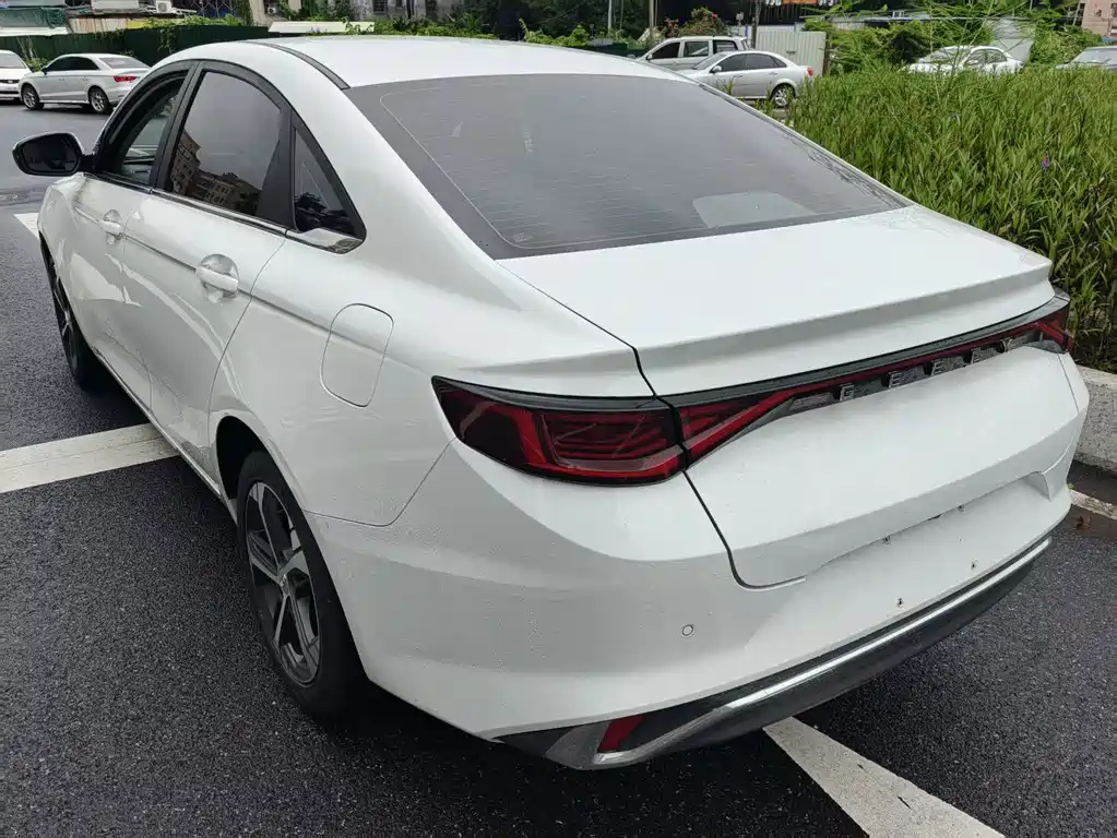 Geely Emgrand L 2022 — фото 12