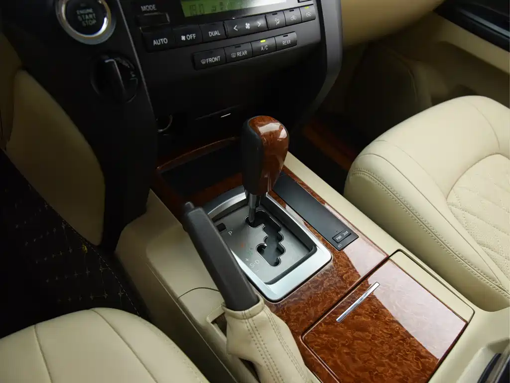 Toyota Land Cruiser 2015 — фото 9