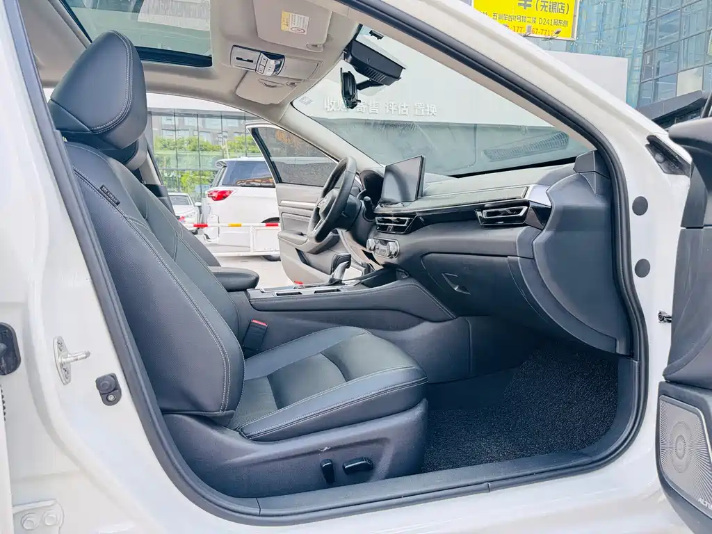 Nissan Teana 2024