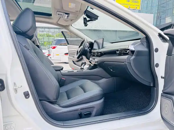 Nissan Teana 2024