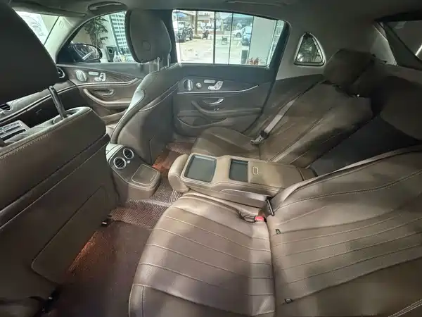 Mercedes-Benz E-Class 2022