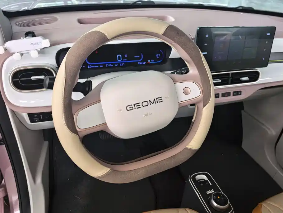 Geely Galaxy Panda 2025 — фото 15