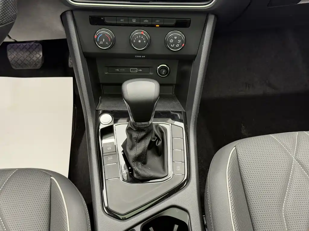 Volkswagen Tiguan L 2023 — фото 17